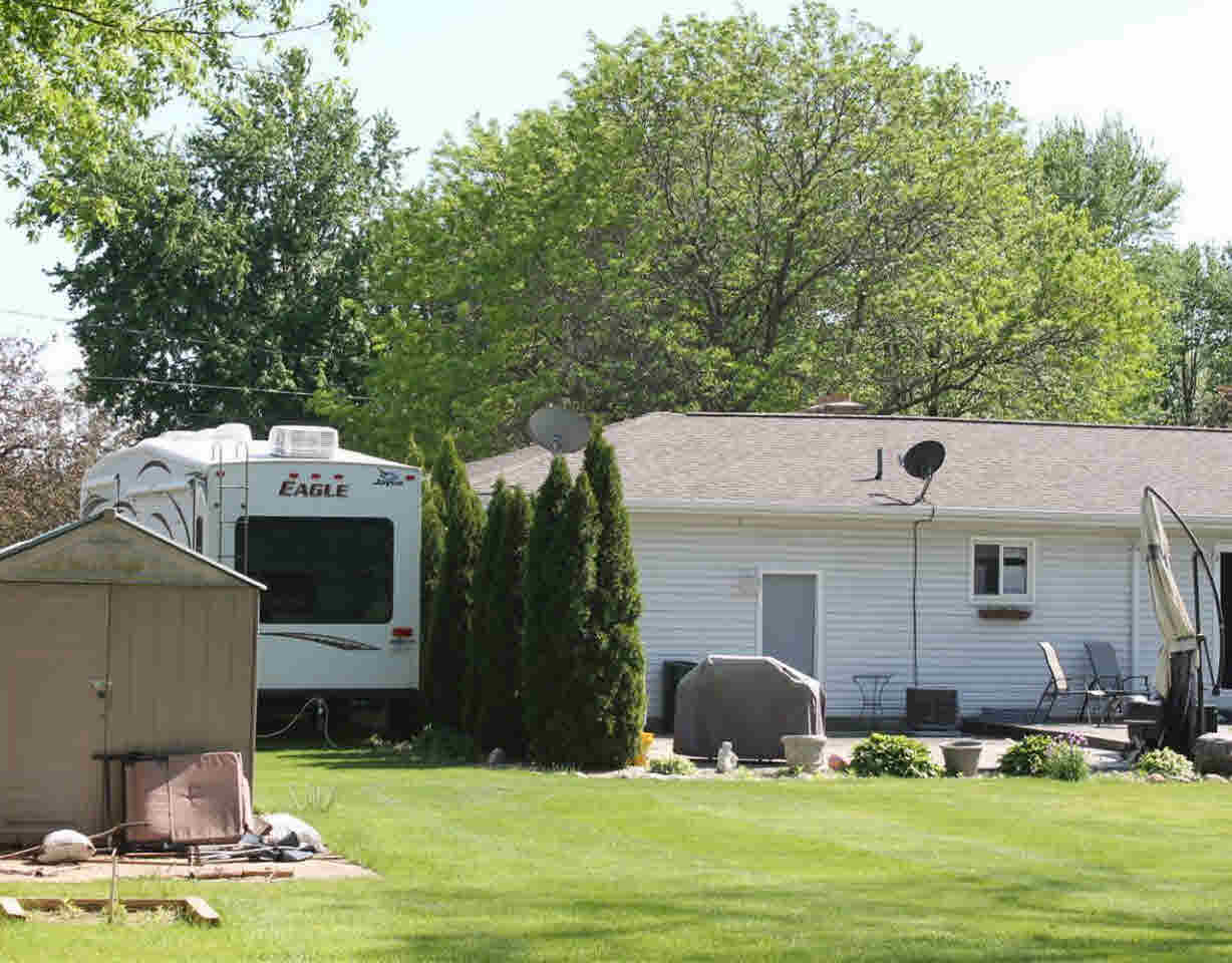 2140 Reid Road Flint, MI 48507 - Photo 41 of 48 21299021-40.JPG