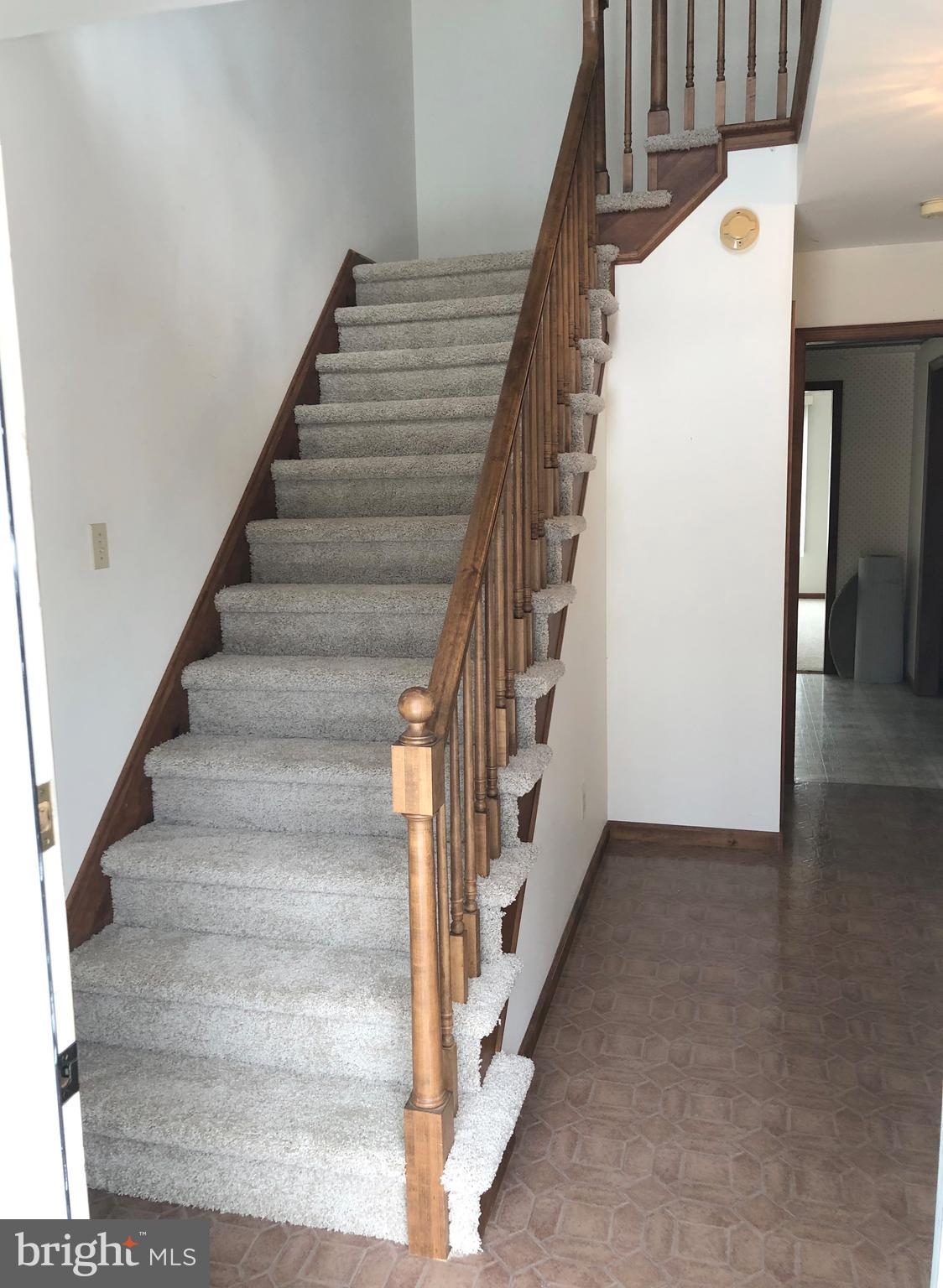 1422 Snyder Road Green Lane, PA 18054 - Photo 3 of 31 Foyer