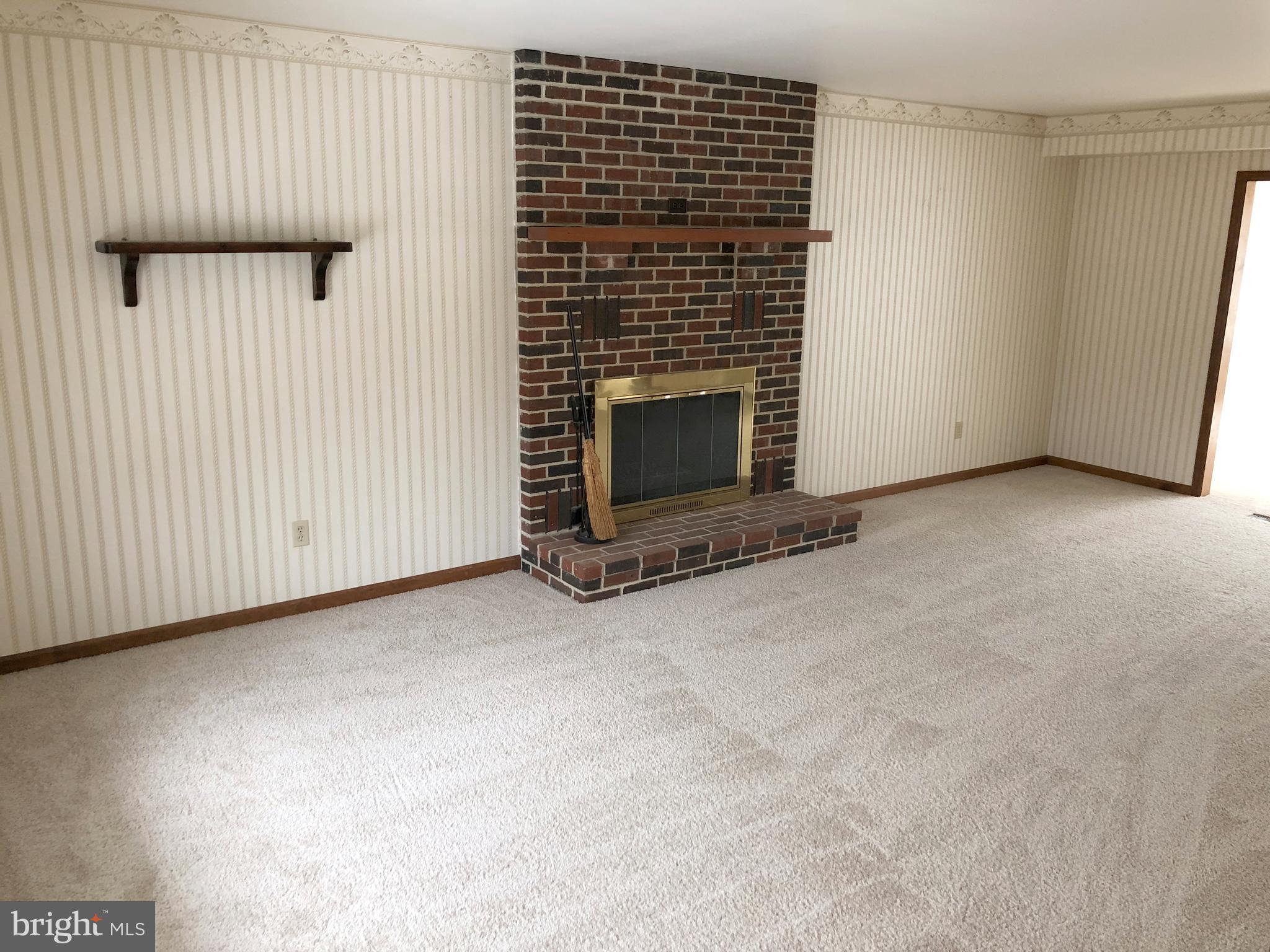 1422 Snyder Road Green Lane, PA 18054 - Photo 5 of 31 Living Room