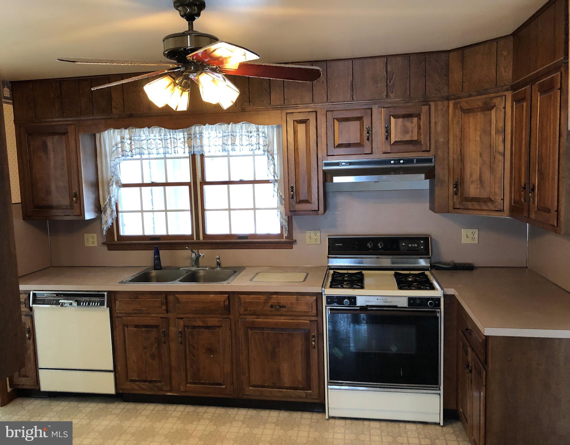 1422 Snyder Road Green Lane, PA 18054 - Photo 10 of 31 Kitchen
