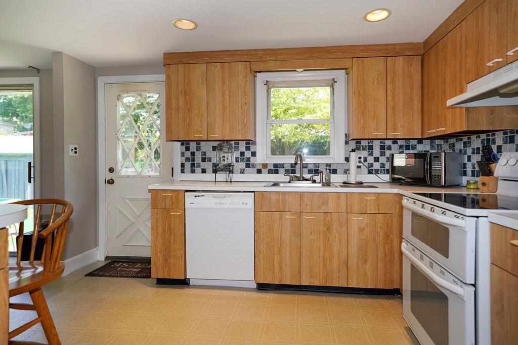 21 Ely Road Arlington, MA 02476 - Photo 7 of 26