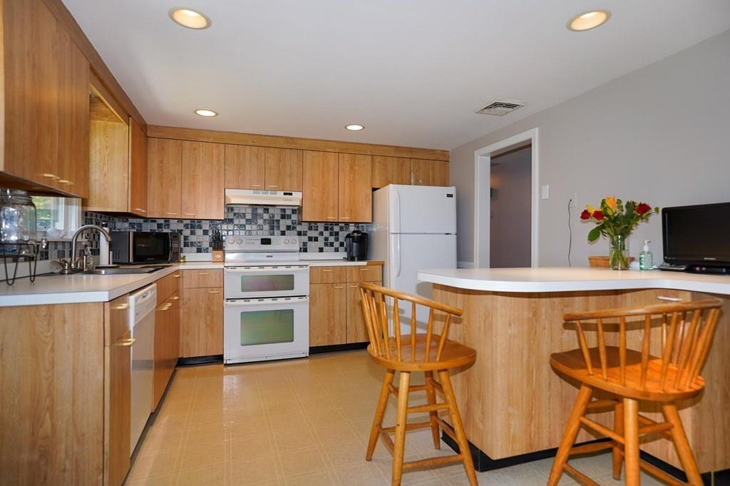 21 Ely Road Arlington, MA 02476 - Photo 8 of 26