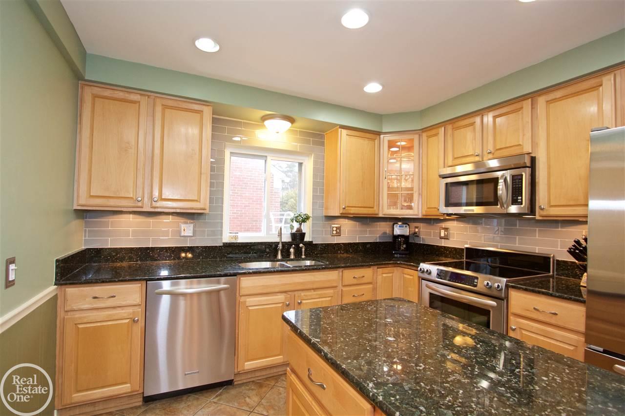 974 North Renaud Road Grosse Pointe, MI 48236 - Photo 2 of 50 31340709-1.JPG