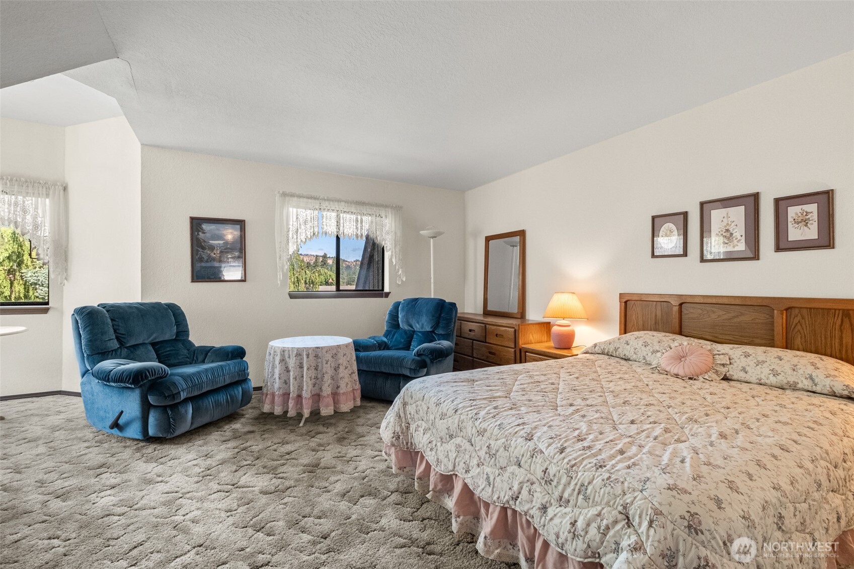 110 Icicle Road, Unit K Leavenworth, WA 98826 - Photo 14 of 26 a bedroom with two beds and a couch