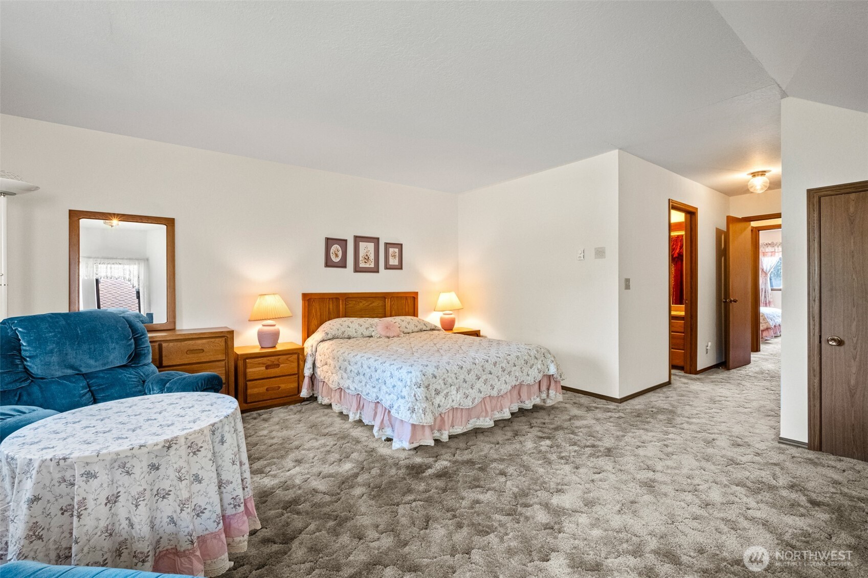 110 Icicle Road, Unit K Leavenworth, WA 98826 - Photo 16 of 26 a spacious bedroom with a bed a couch and dresser