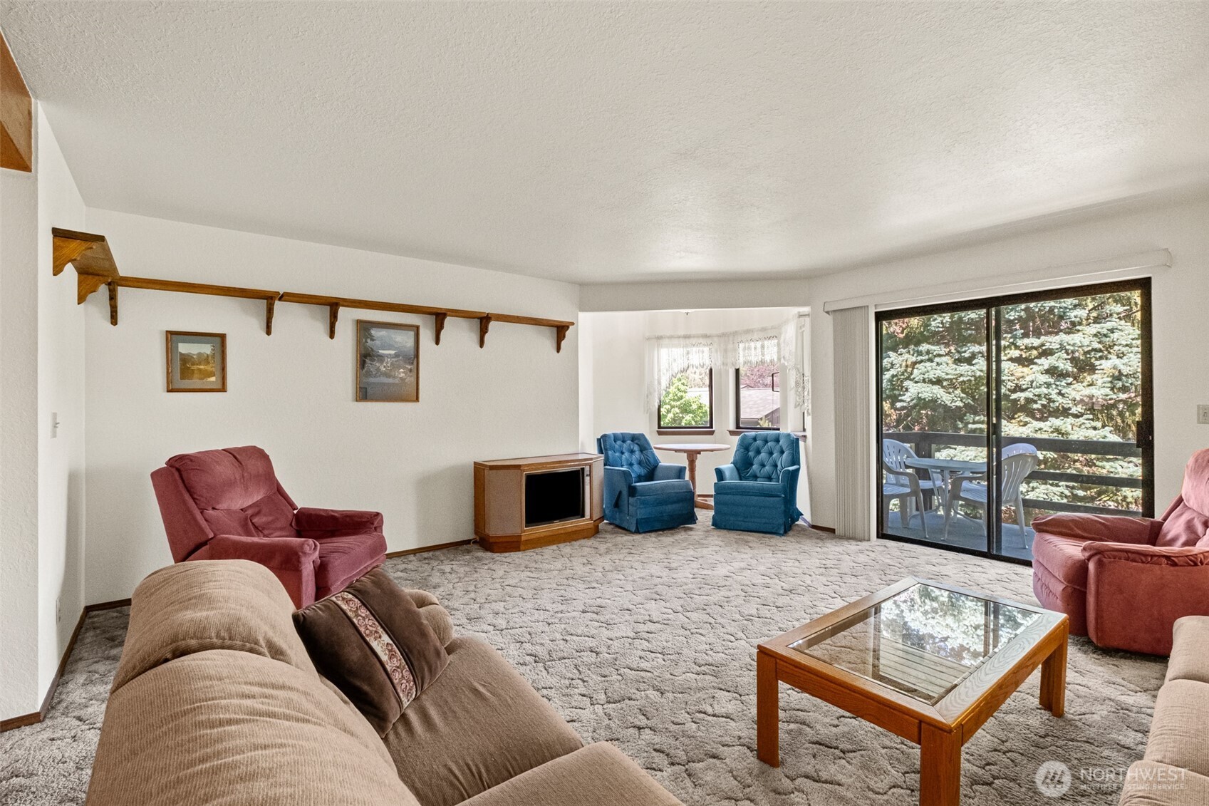 110 Icicle Road, Unit K Leavenworth, WA 98826 - Photo 6 of 26 a living room with furniture a rug and a large window