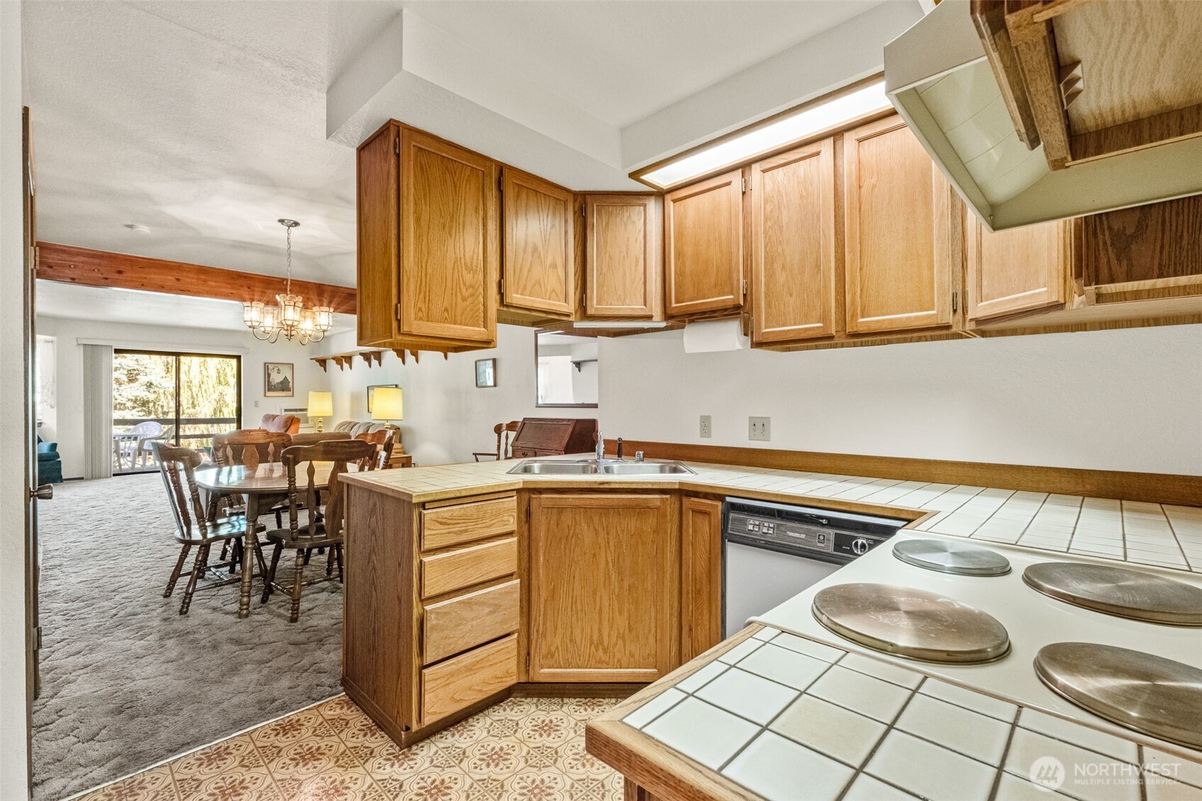 110 Icicle Road, Unit K Leavenworth, WA 98826 - Photo 10 of 26 a kitchen that has a table and chairs in it