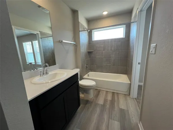 $1,950 | 1850 Settlers Glen Drive, Unit 803, Round Rock, TX 78665