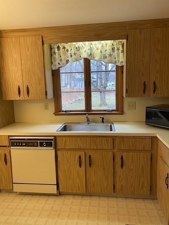 65 Norfolk Road Braintree, MA 02184 - Photo 18 of 23 Gallery Image 18
