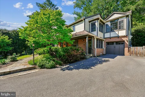 $1,490,000 | 6 Old Stage Court, Rockville, MD 20852