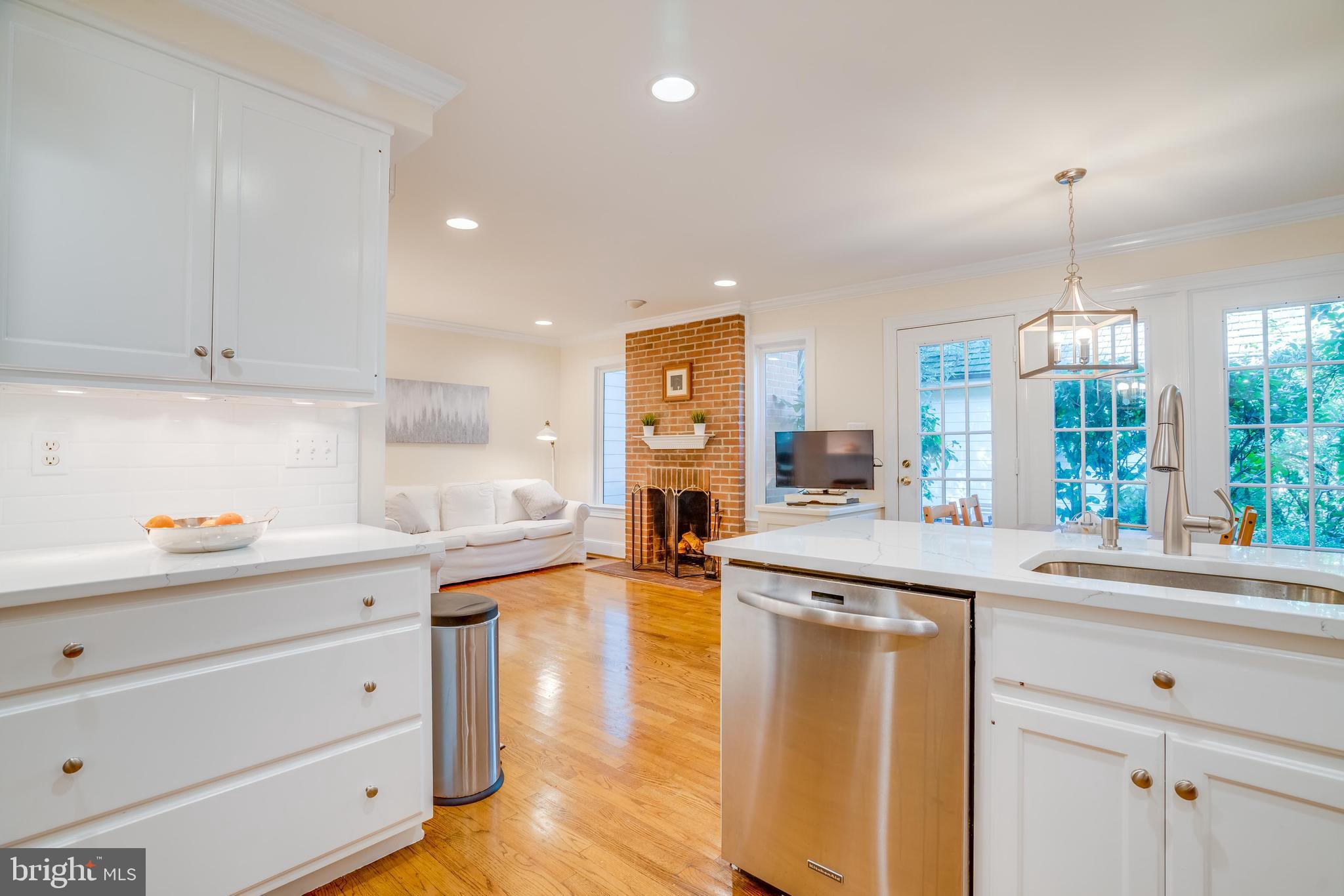 7205 Evans Mill Road McLean, VA 22101 - Photo 8 of 35 Kitchen-Family Room
