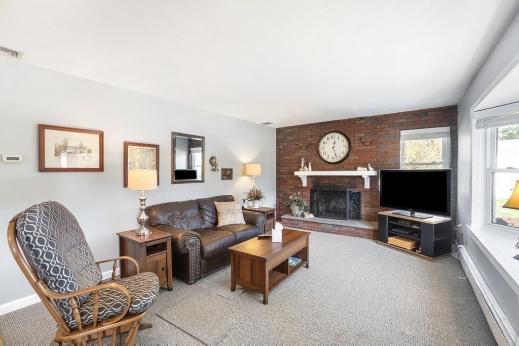 85 Landham Road Sudbury, MA 01776 - Photo 8 of 40 Gallery Image 8