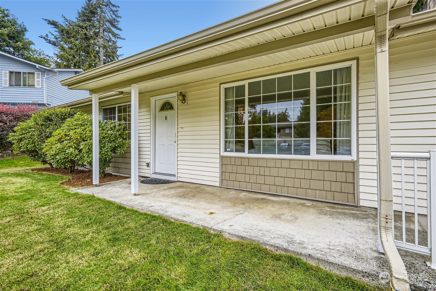 22020 6th Avenue West Bothell, WA 98021 - Photo 3 of 28 a front view of a house with a garden