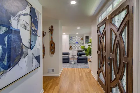 a view of entryway and livingroom