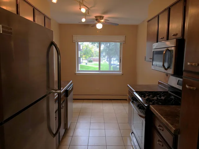 $1,400 | 1331 South Finley Road, Unit 208, Lombard, IL 60148