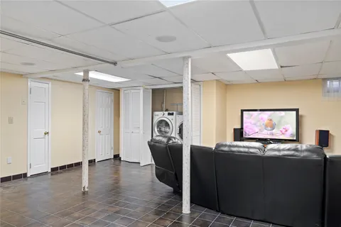 $1,199,000 | 16 Eastland Drive, Glen Cove, NY 11542