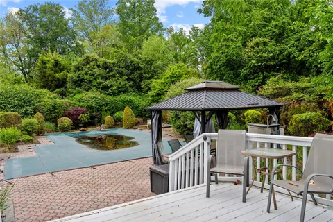 $1,199,000 | 16 Eastland Drive, Glen Cove, NY 11542