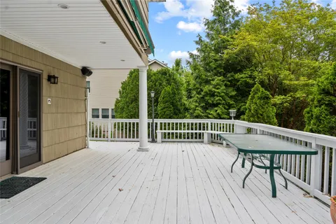 $1,199,000 | 16 Eastland Drive, Glen Cove, NY 11542