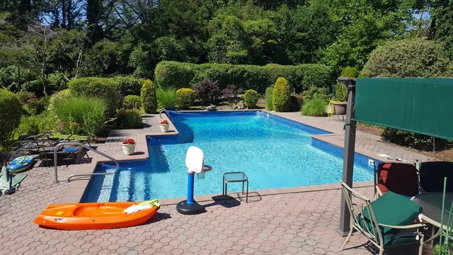 $1,199,000 | 16 Eastland Drive, Glen Cove, NY 11542