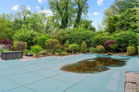 $1,199,000 | 16 Eastland Drive, Glen Cove, NY 11542