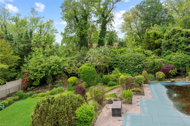 $1,199,000 | 16 Eastland Drive, Glen Cove, NY 11542