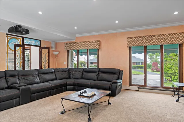 $1,199,000 | 16 Eastland Drive, Glen Cove, NY 11542