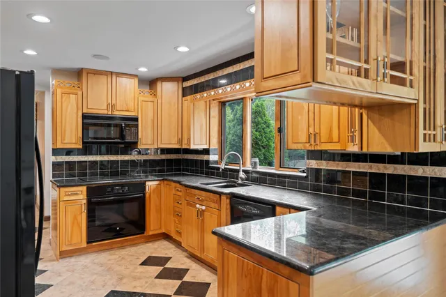 $1,199,000 | 16 Eastland Drive, Glen Cove, NY 11542