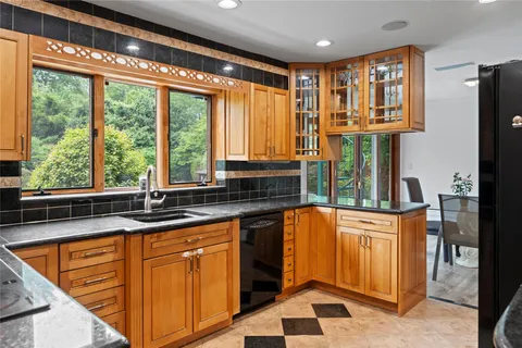 $1,199,000 | 16 Eastland Drive, Glen Cove, NY 11542