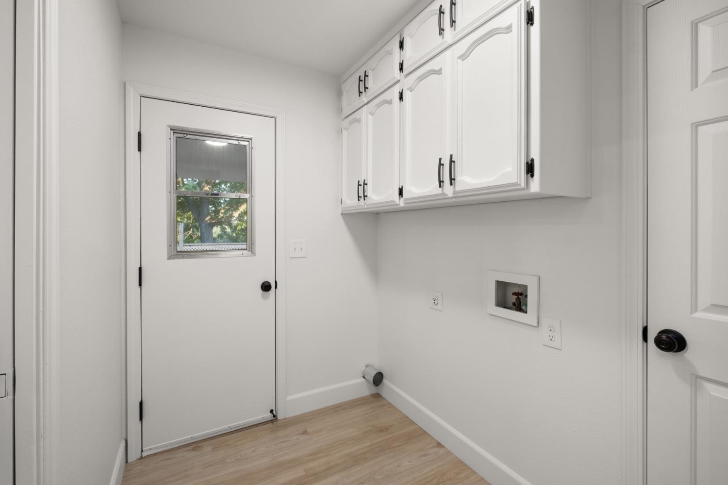 42906 Ranger Cir Drive Coarsegold, CA 93614 - Photo 19 of 29 a view of room with hardwood floor