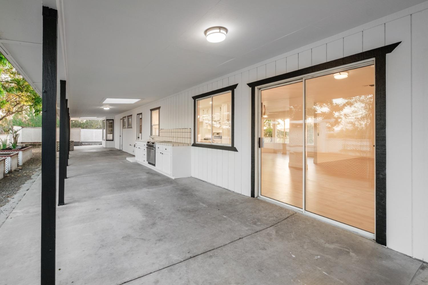 42906 Ranger Cir Drive Coarsegold, CA 93614 - Photo 20 of 29 a view of a big room with windows