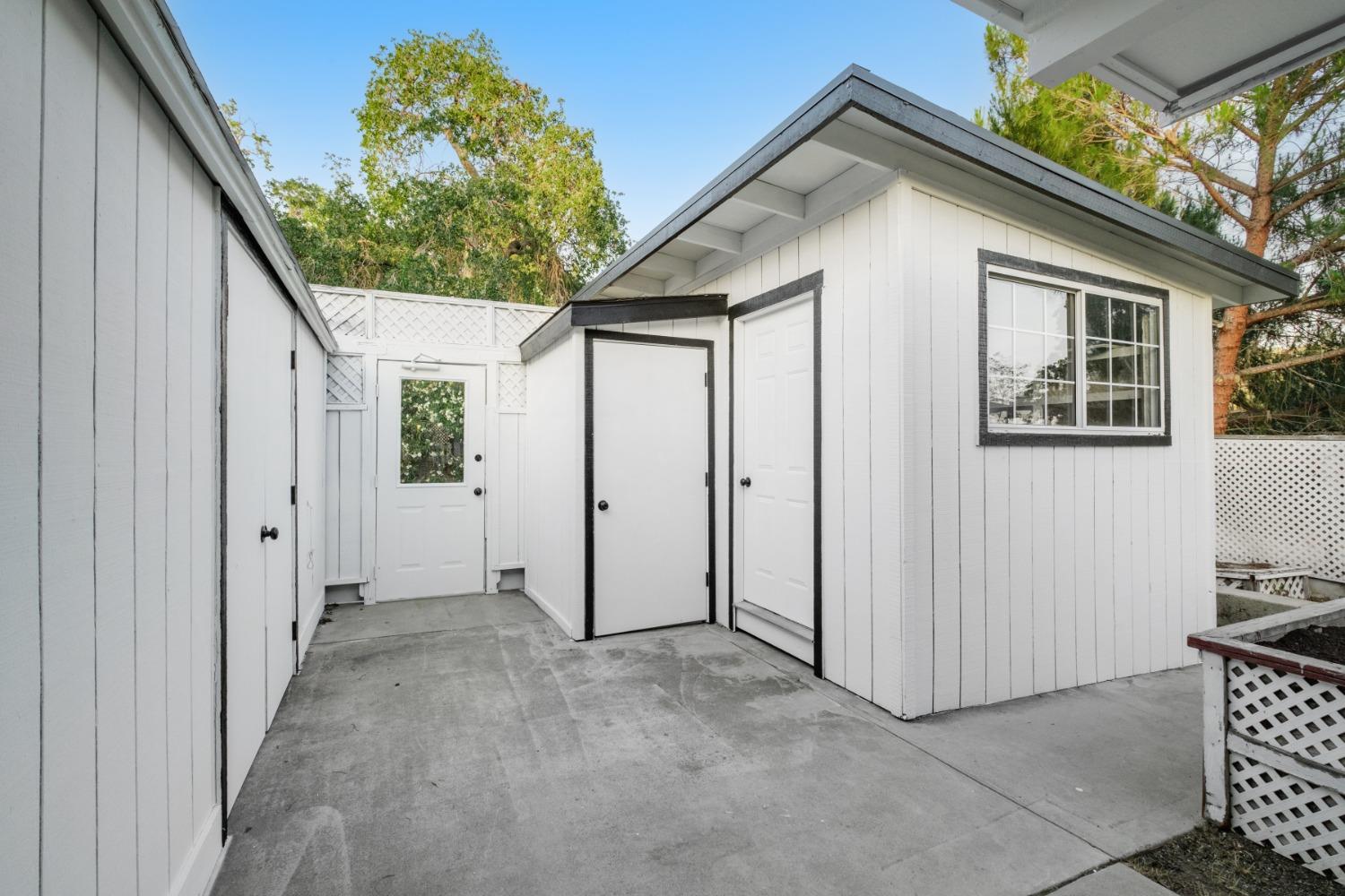 42906 Ranger Cir Drive Coarsegold, CA 93614 - Photo 24 of 29 a view of a house with a yard