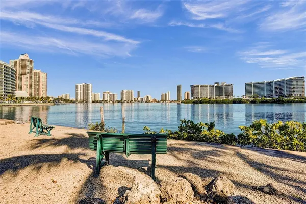 $3,000 | 3155 Northeast 184th Street, Unit 8103, Aventura, FL 33160