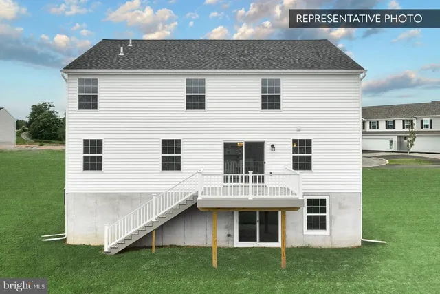 a view of house with yard