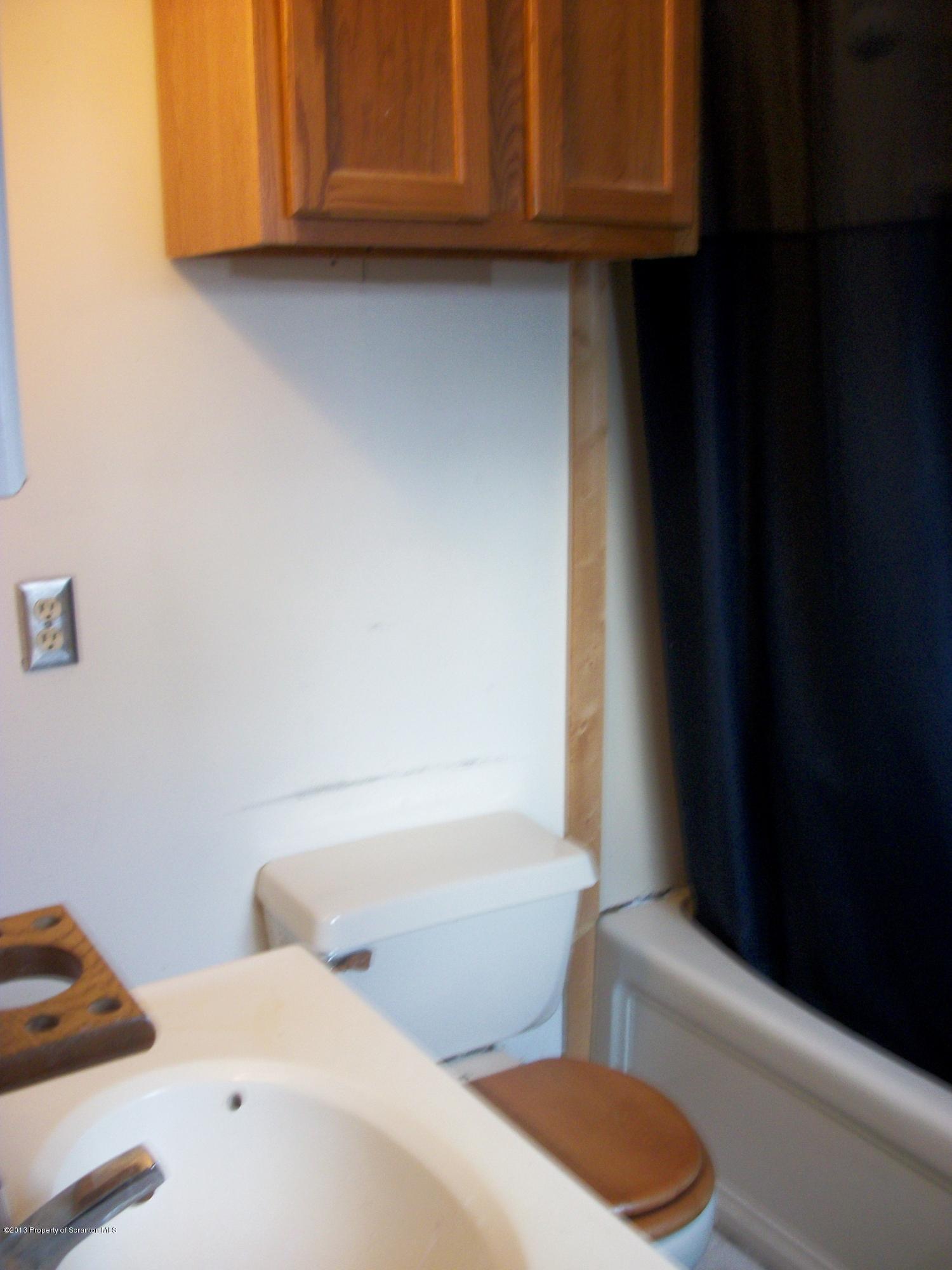 948 State Rte 3010 Springville, PA 18844 - Photo 5 of 7 a bathroom with a toilet and a bathtub