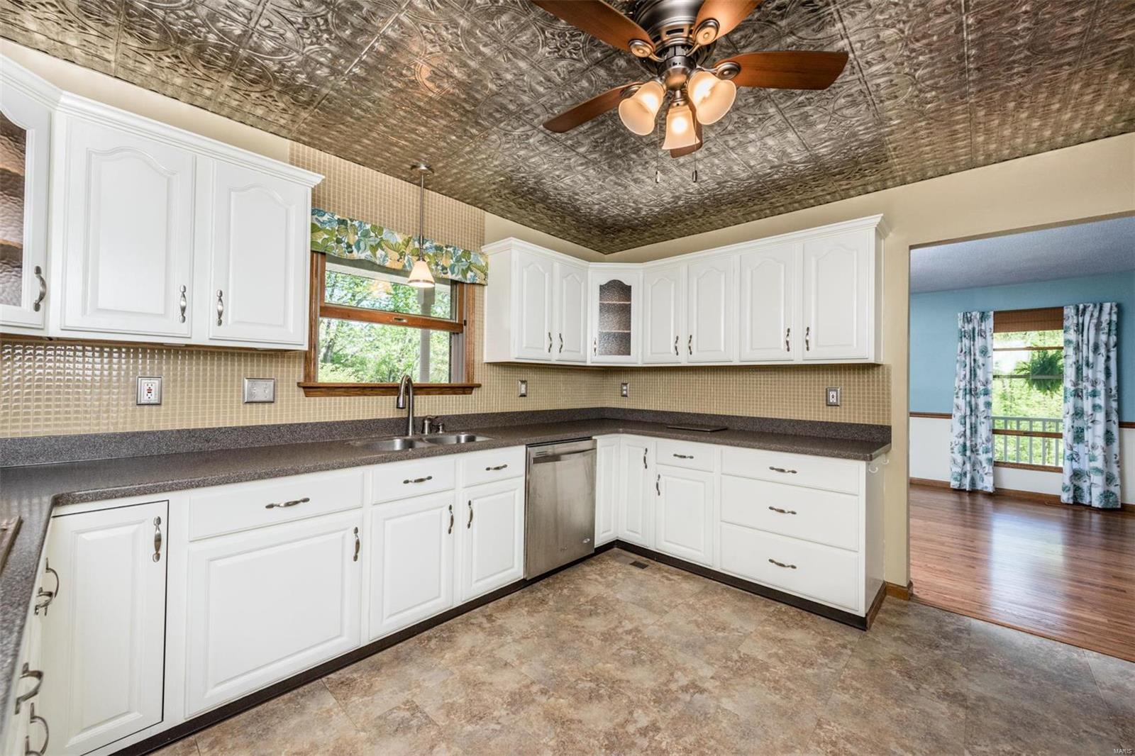1339 Springvalley Road Troy, IL 62294 - Photo 17 of 72
