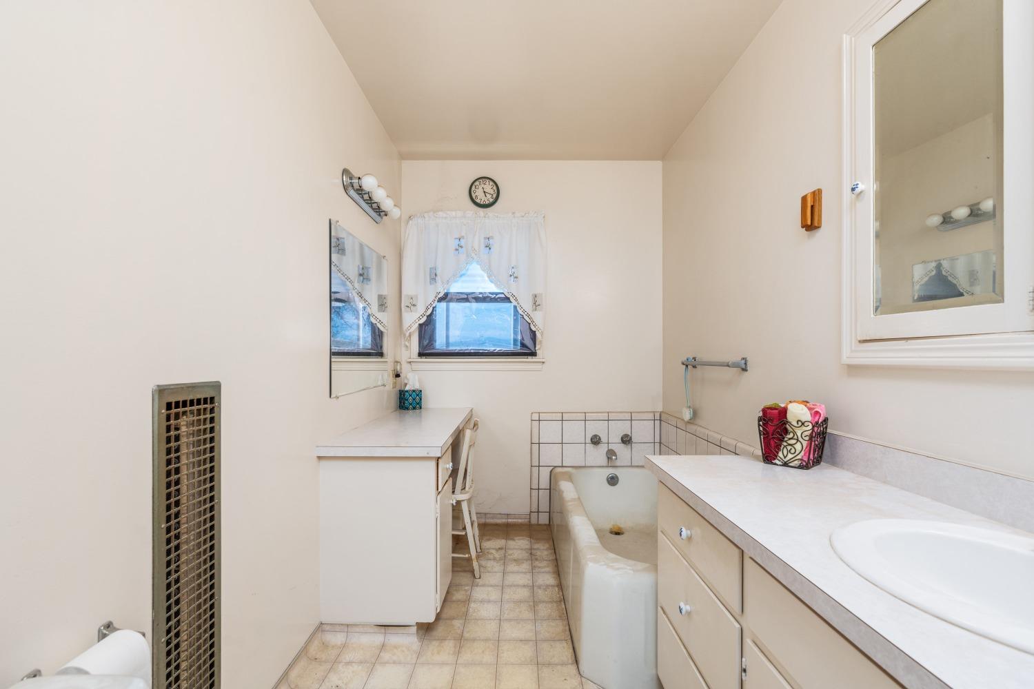 1790 North Piedra Road Sanger, CA 93657 - Photo 12 of 32 a bathroom with a sink toilet vanity and tub