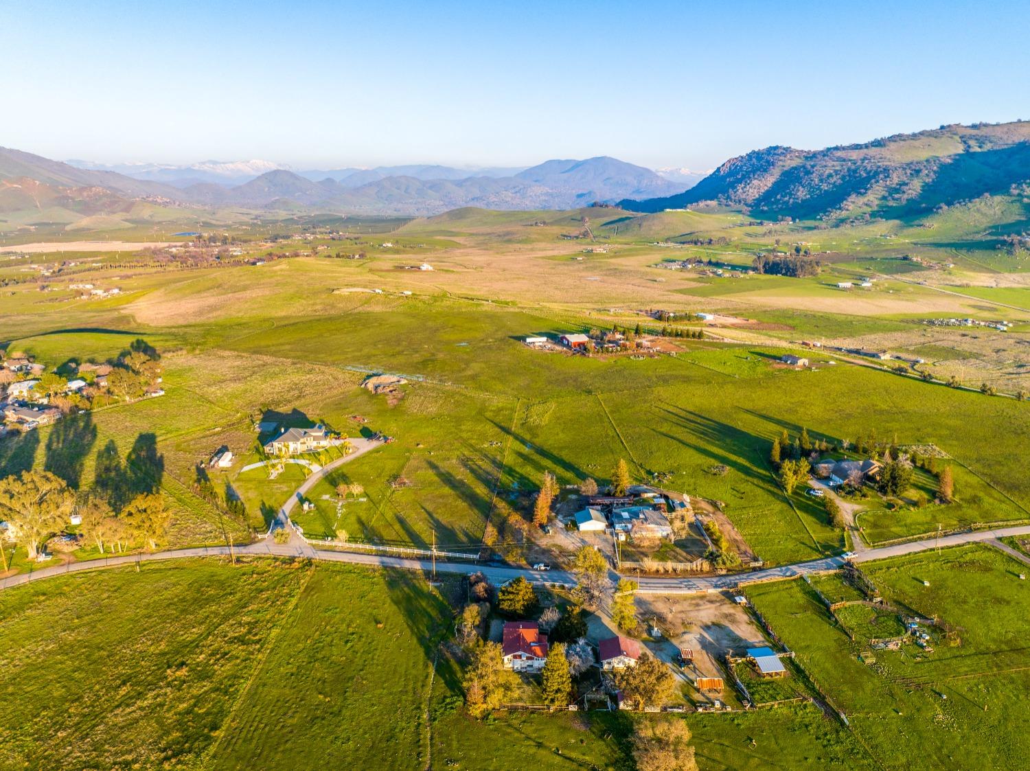 1790 North Piedra Road Sanger, CA 93657 - Photo 2 of 32 a view of an ocean view
