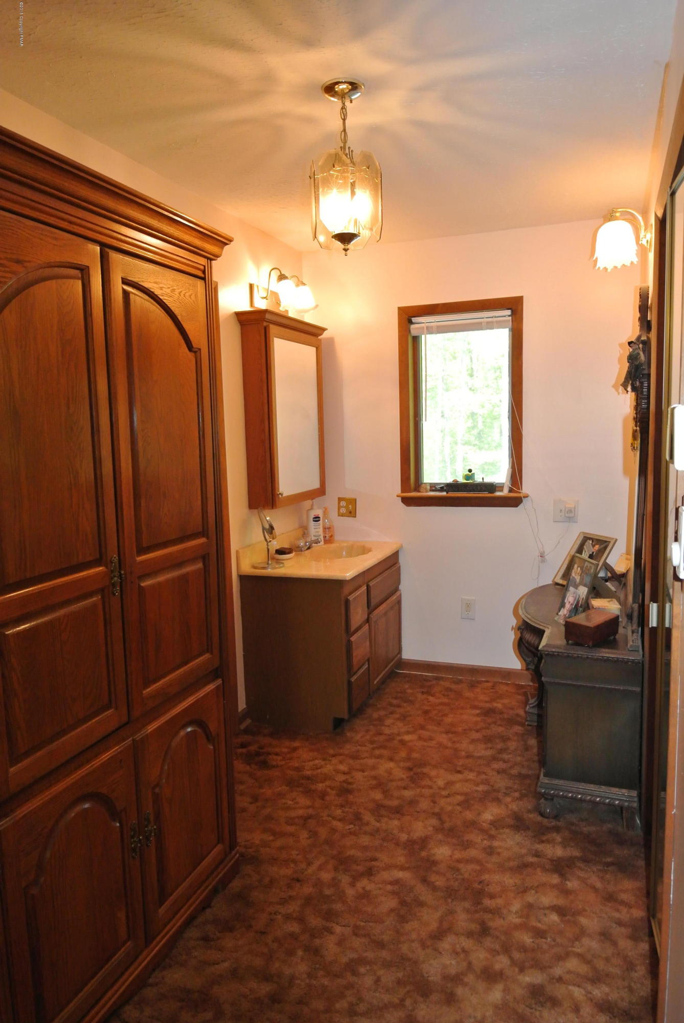 290 Clarks Road Cresco, PA 18326 - Photo 27 of 46 Vanity area in master bedroom