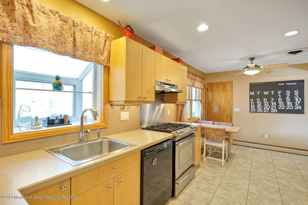 8 Stoecker Road Holmdel, NJ 07733 - Photo 14 of 35 029_dsc00076