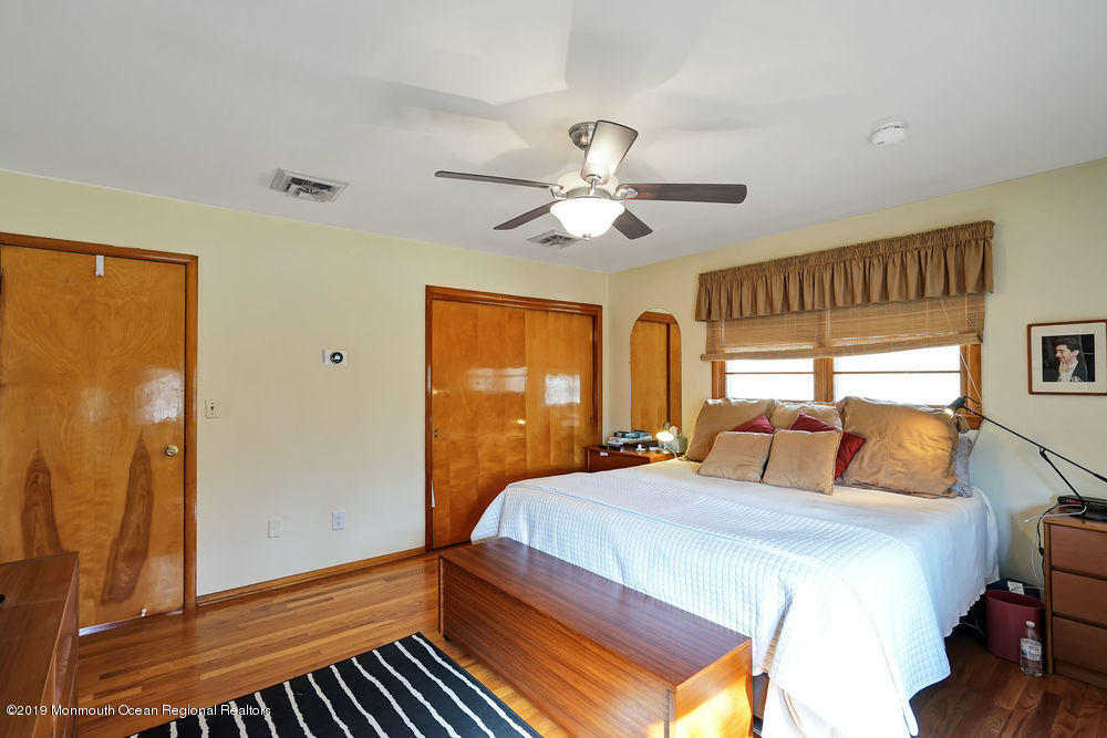 8 Stoecker Road Holmdel, NJ 07733 - Photo 16 of 35 036_dsc00111