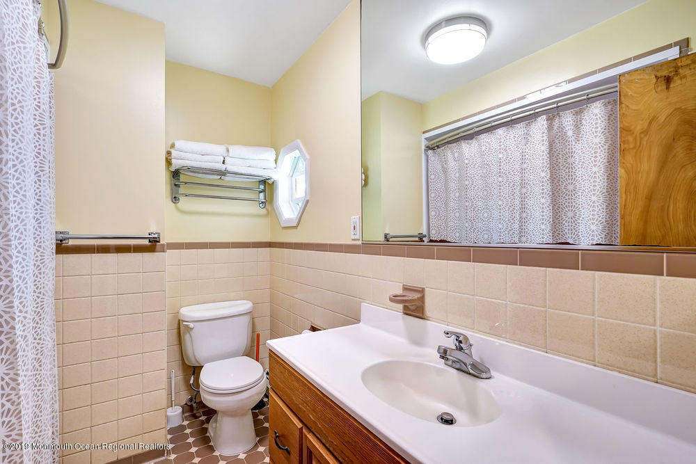 8 Stoecker Road Holmdel, NJ 07733 - Photo 20 of 35 040_dsc00131