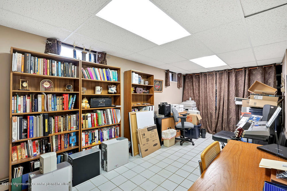 8 Stoecker Road Holmdel, NJ 07733 - Photo 25 of 35 044_dsc00151