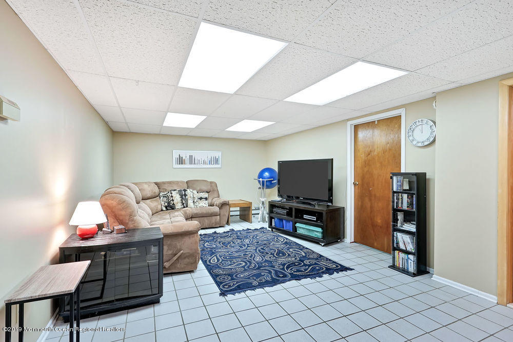 8 Stoecker Road Holmdel, NJ 07733 - Photo 26 of 35 042_dsc00141