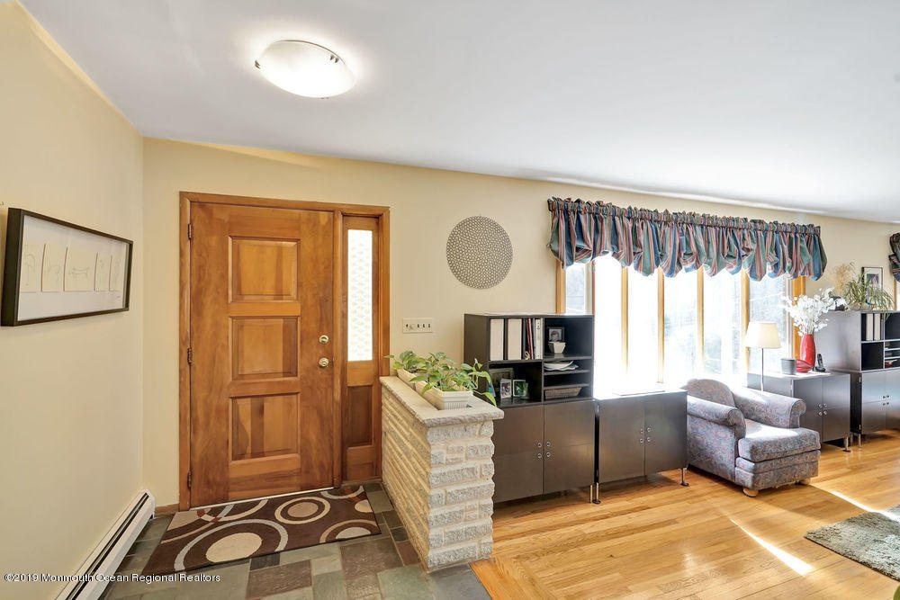 8 Stoecker Road Holmdel, NJ 07733 - Photo 4 of 35 024_dsc00051