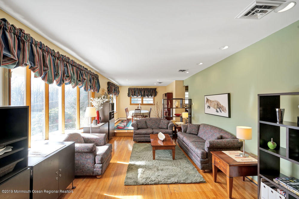 8 Stoecker Road Holmdel, NJ 07733 - Photo 5 of 35 016_dsc00011