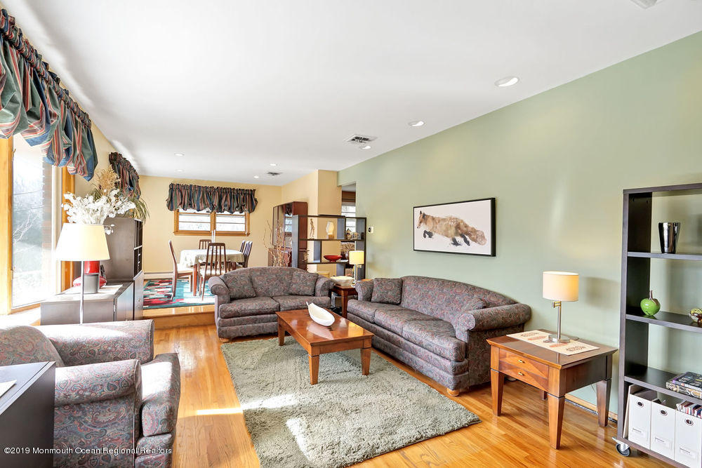 8 Stoecker Road Holmdel, NJ 07733 - Photo 6 of 35 015_dsc00006