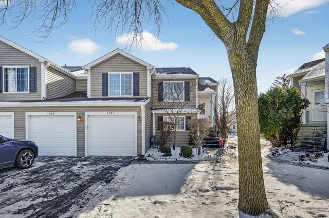 $280,000 | 1913 Windsong Drive, Unit 284, Schaumburg, IL 60169