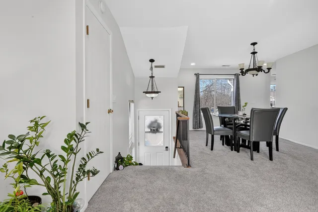 $280,000 | 1913 Windsong Drive, Unit 284, Schaumburg, IL 60169