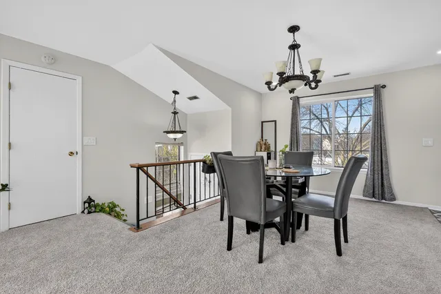 $280,000 | 1913 Windsong Drive, Unit 284, Schaumburg, IL 60169