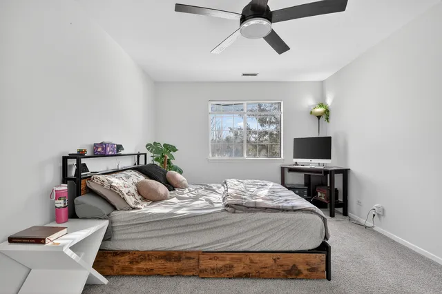 $280,000 | 1913 Windsong Drive, Unit 284, Schaumburg, IL 60169